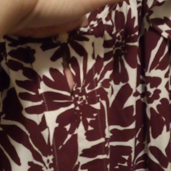 Flowing Floral Sleeveless Brown & White Blouse - Size L/XL - Picture 2 of 4